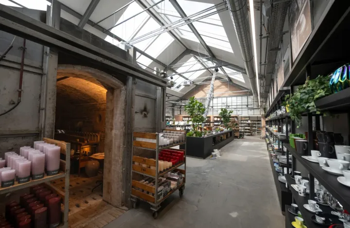 showroom-archway.webp